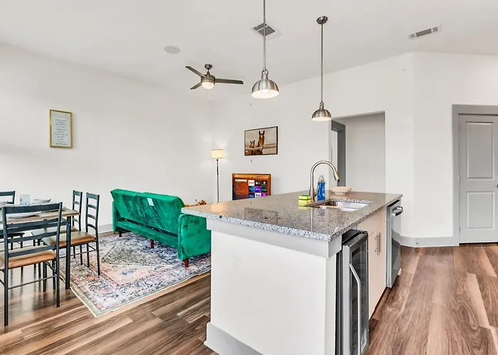 Apartment Modern 2bd 2ba Flat Gym And Pool Heart Of Downtown *
