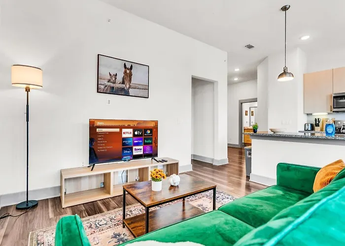 Apartment Modern 2bd 2ba Flat Gym And Pool Heart Of Downtown *
