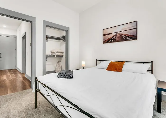 Apartment Modern 2bd 2ba Flat Gym And Pool Heart Of Downtown