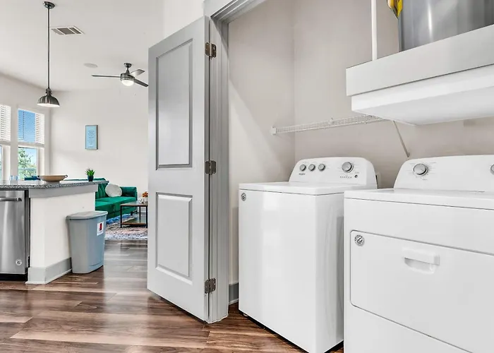 Modern 2bd 2ba Flat Gym And Pool Heart Of Downtown Fort Worth
