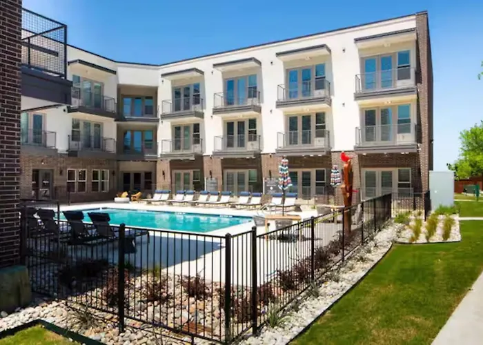 Apartment Modern 2bd 2ba Flat Gym And Pool Heart Of Downtown *